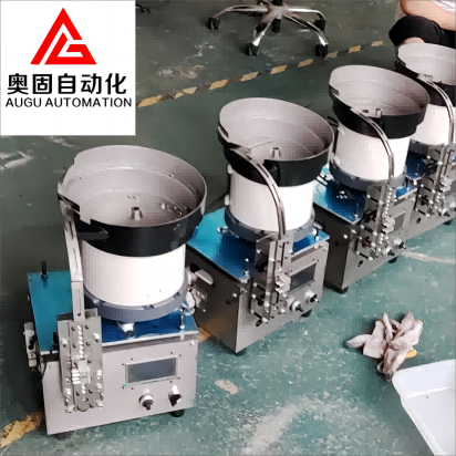 Macchina per l'installazione automatica della valvola della camera d'aria